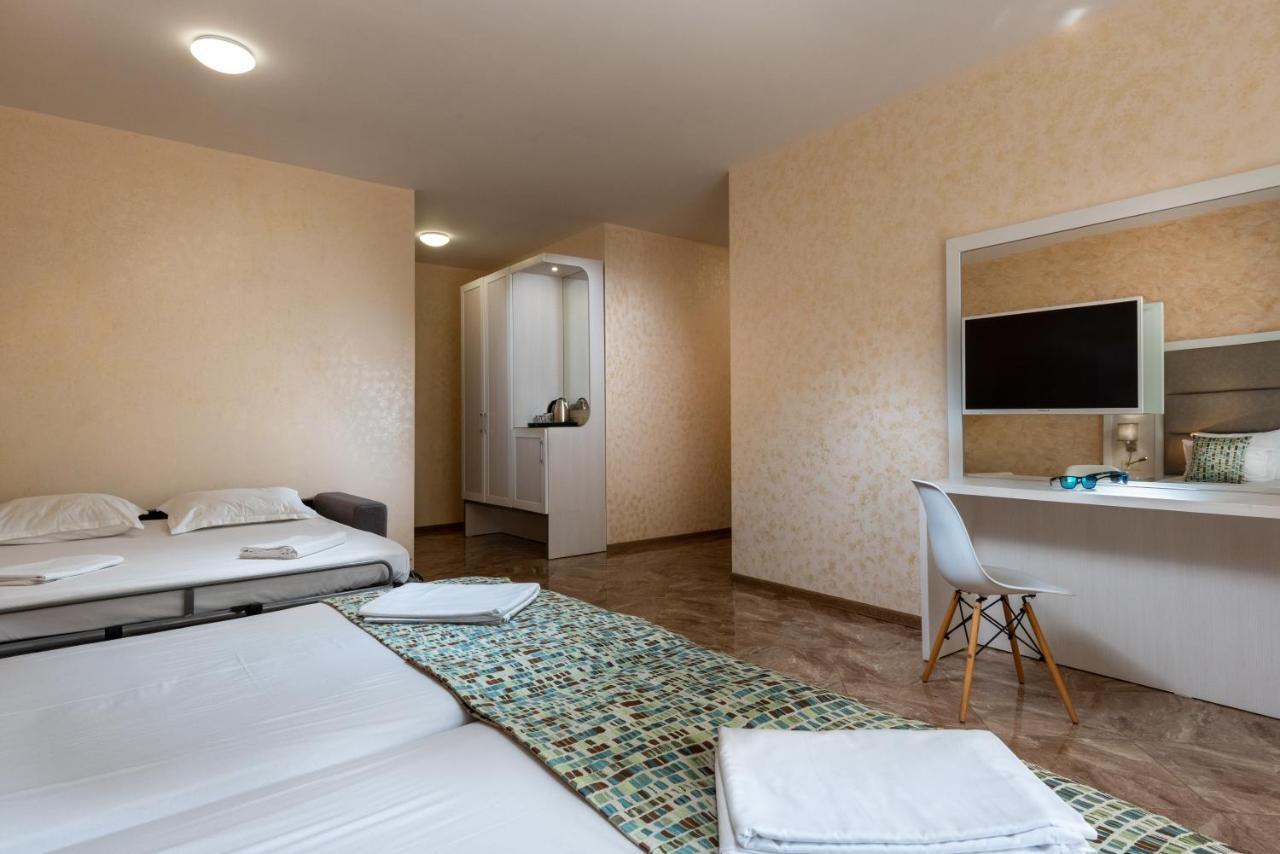 Marina Sands Bijou Boutique Is An Excellent Choice For Travelers Visiting Obzor Exteriör bild